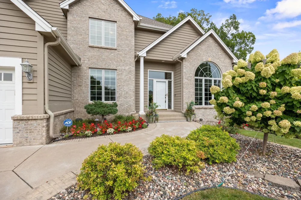 2021 Royale Drive Eagan, MN 55122