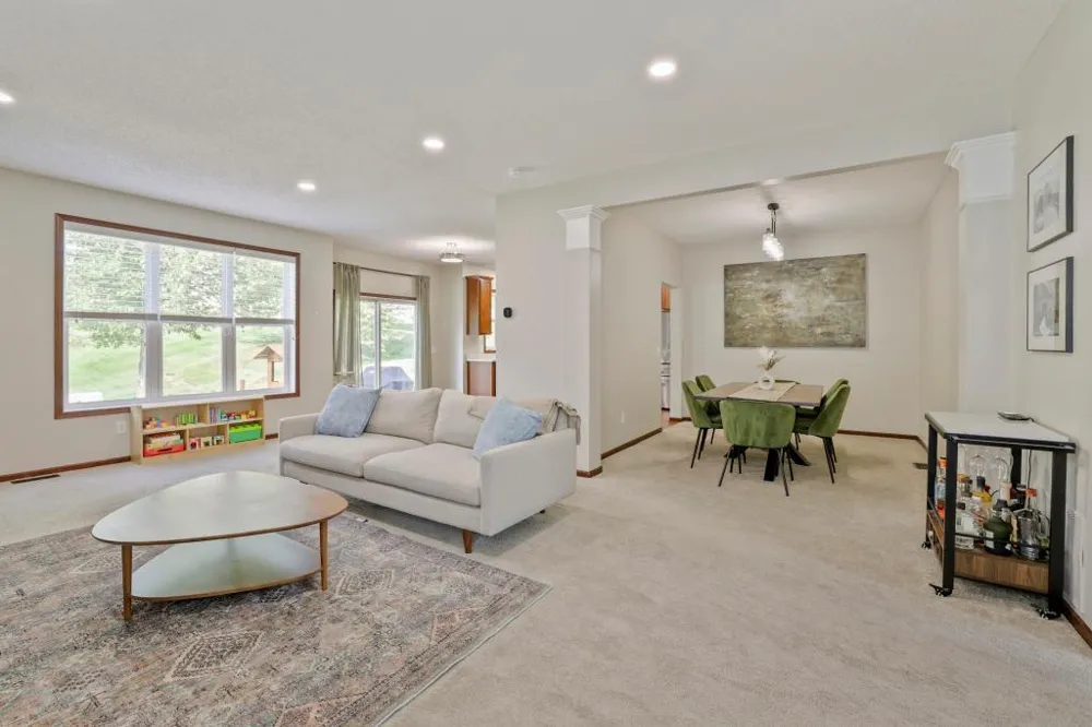 2321 Woodcrest Drive Woodbury, MN 55129