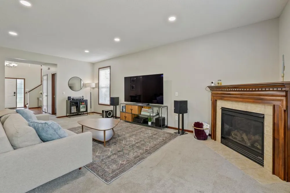 2321 Woodcrest Drive Woodbury, MN 55129