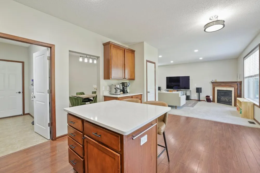 2321 Woodcrest Drive Woodbury, MN 55129