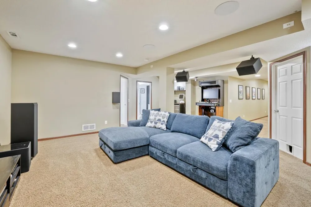 2321 Woodcrest Drive Woodbury, MN 55129