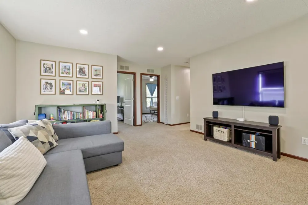 2321 Woodcrest Drive Woodbury, MN 55129