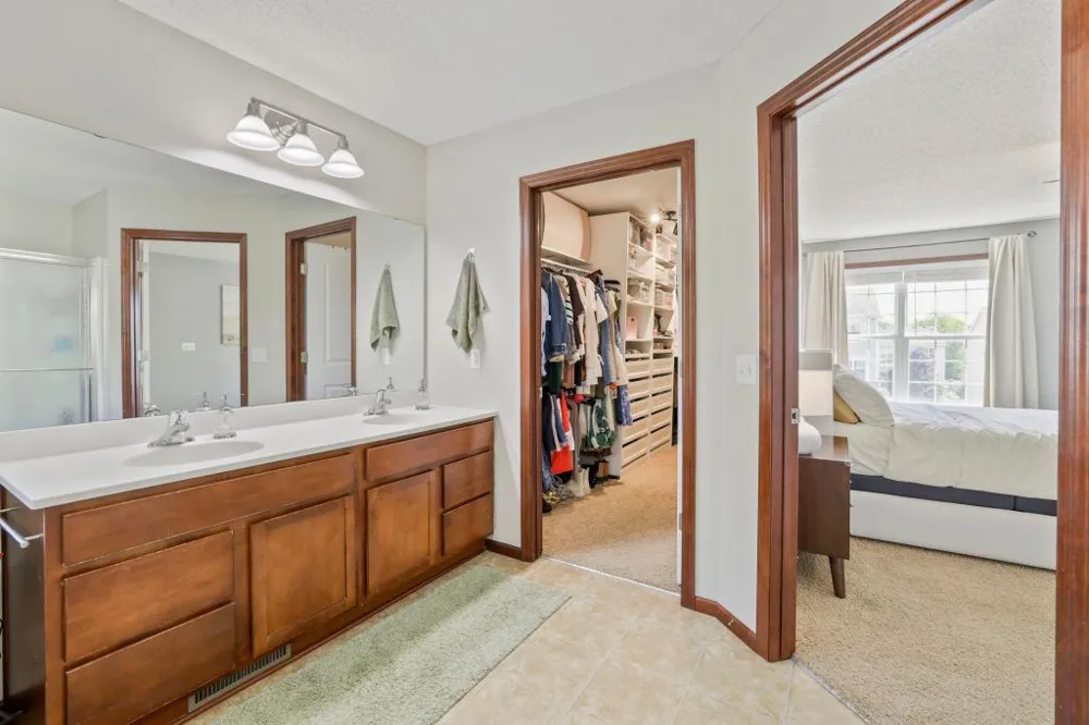 2321 Woodcrest Drive Woodbury, MN 55129