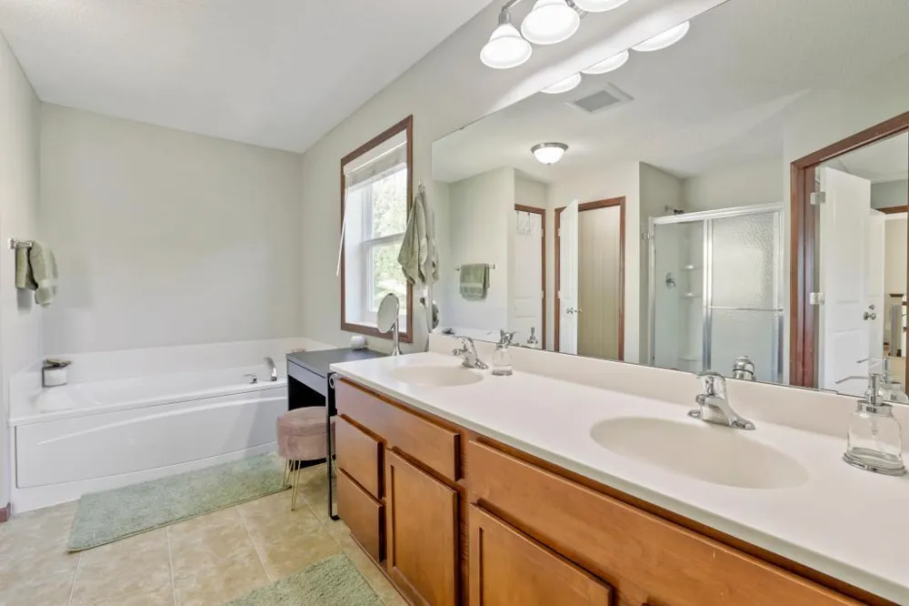 2321 Woodcrest Drive Woodbury, MN 55129