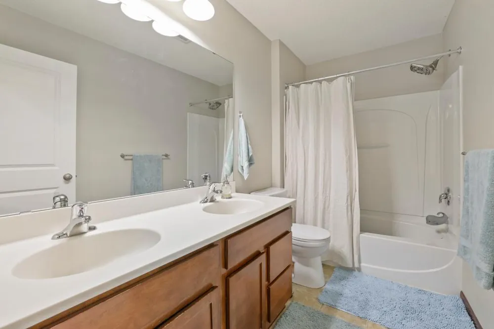 2321 Woodcrest Drive Woodbury, MN 55129