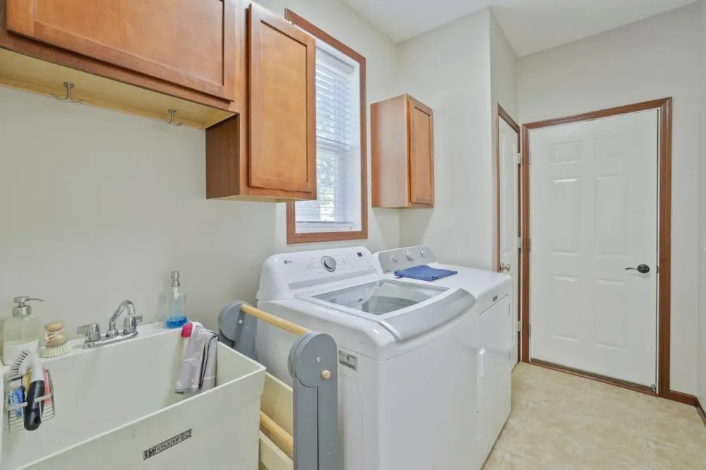 2321 Woodcrest Drive Woodbury, MN 55129