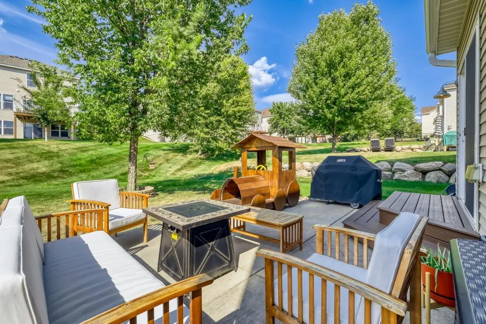 2321 Woodcrest Drive Woodbury, MN 55129