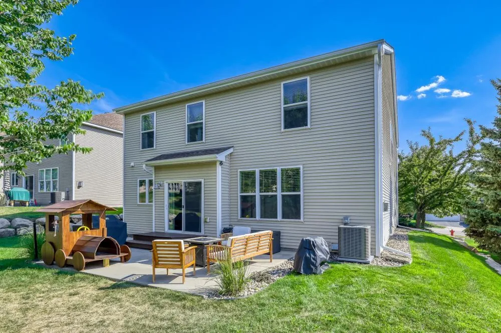 2321 Woodcrest Drive Woodbury, MN 55129