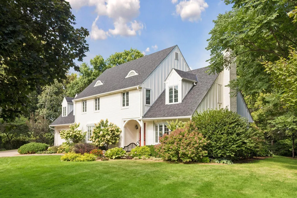 991 Caren Court Mendota Heights, MN 55118