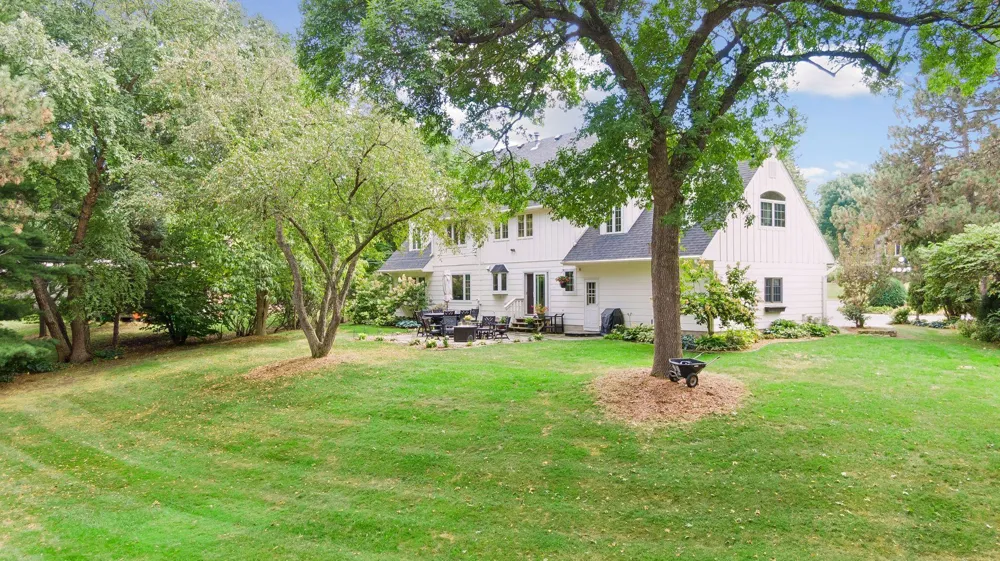 991 Caren Court Mendota Heights, MN 55118