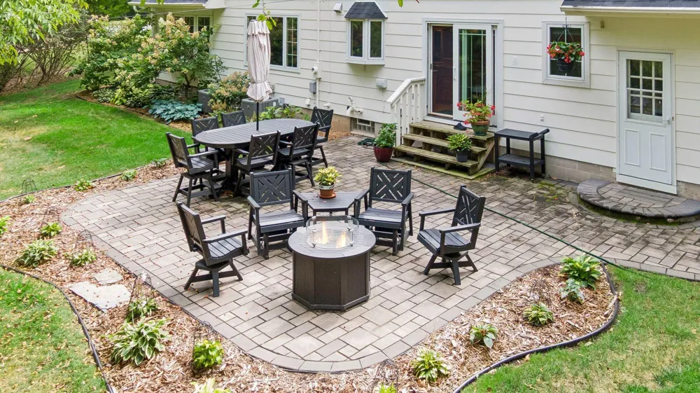 991 Caren Court Mendota Heights, MN 55118
