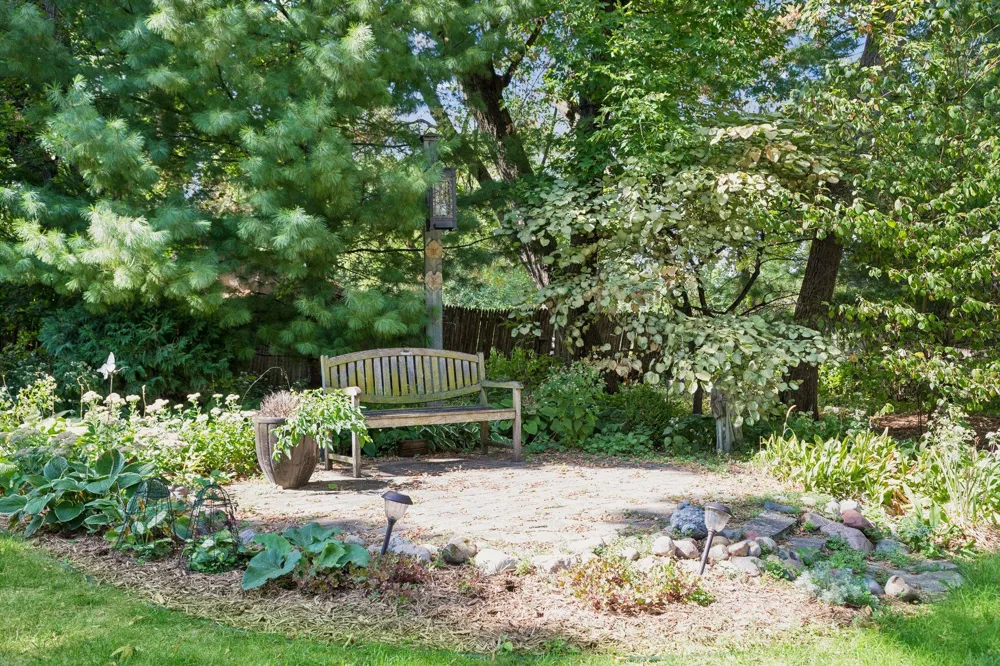 991 Caren Court Mendota Heights, MN 55118