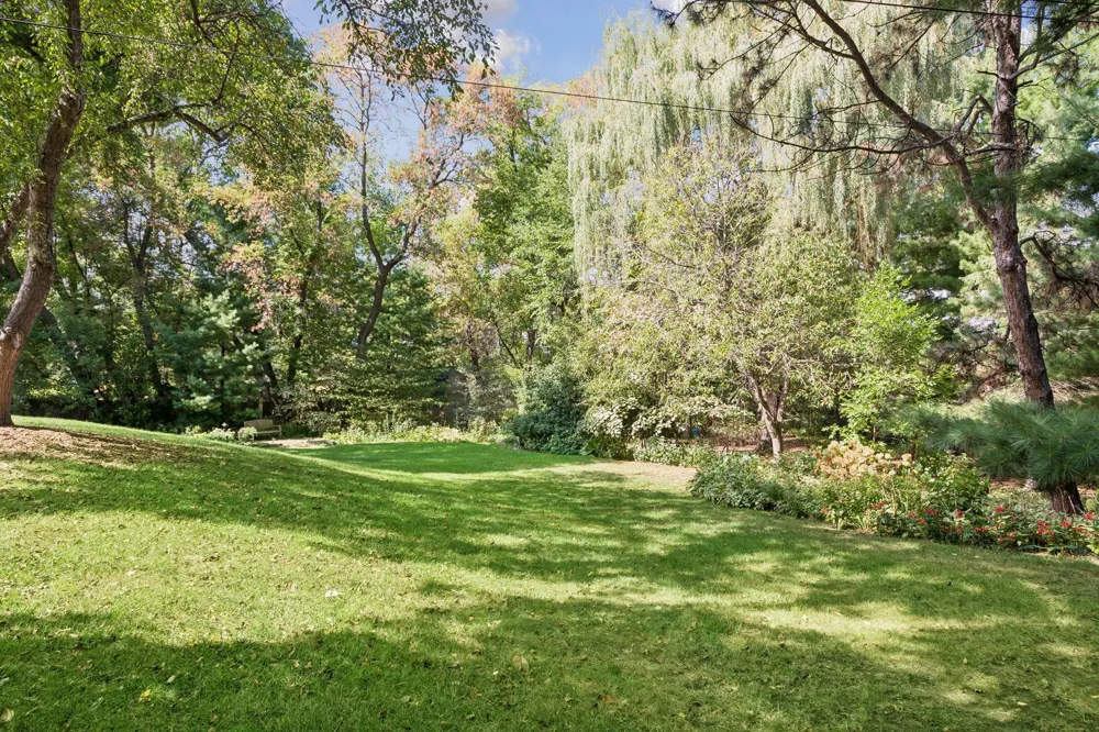 991 Caren Court Mendota Heights, MN 55118