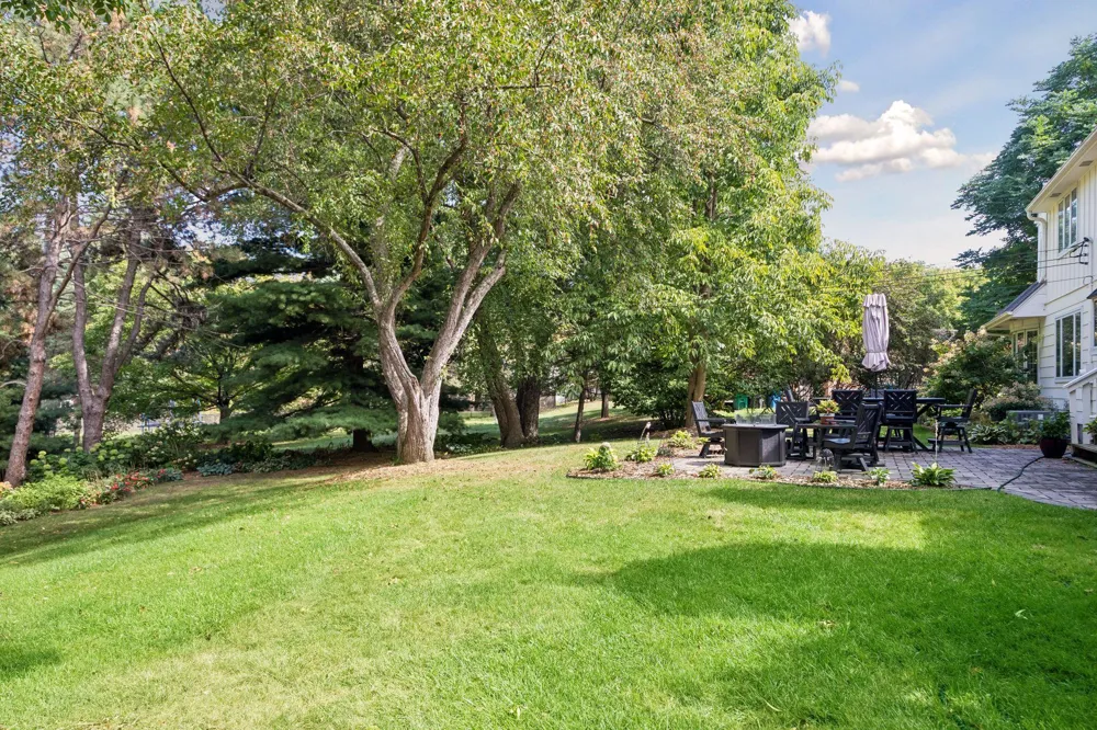991 Caren Court Mendota Heights, MN 55118
