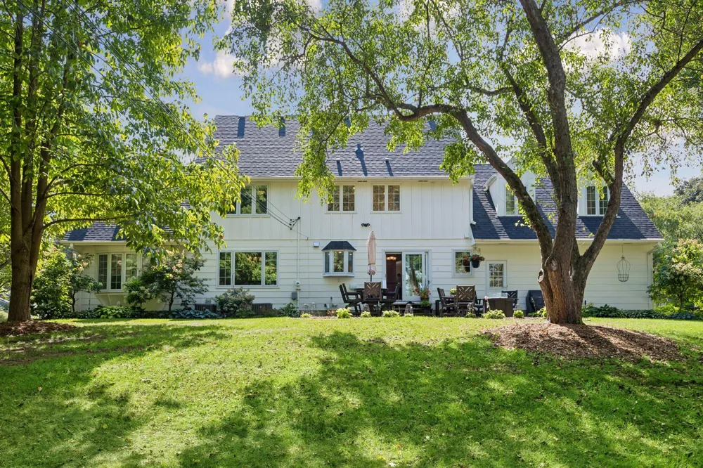 991 Caren Court Mendota Heights, MN 55118