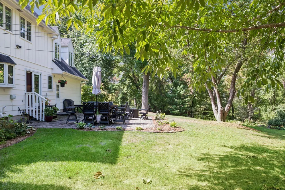 991 Caren Court Mendota Heights, MN 55118