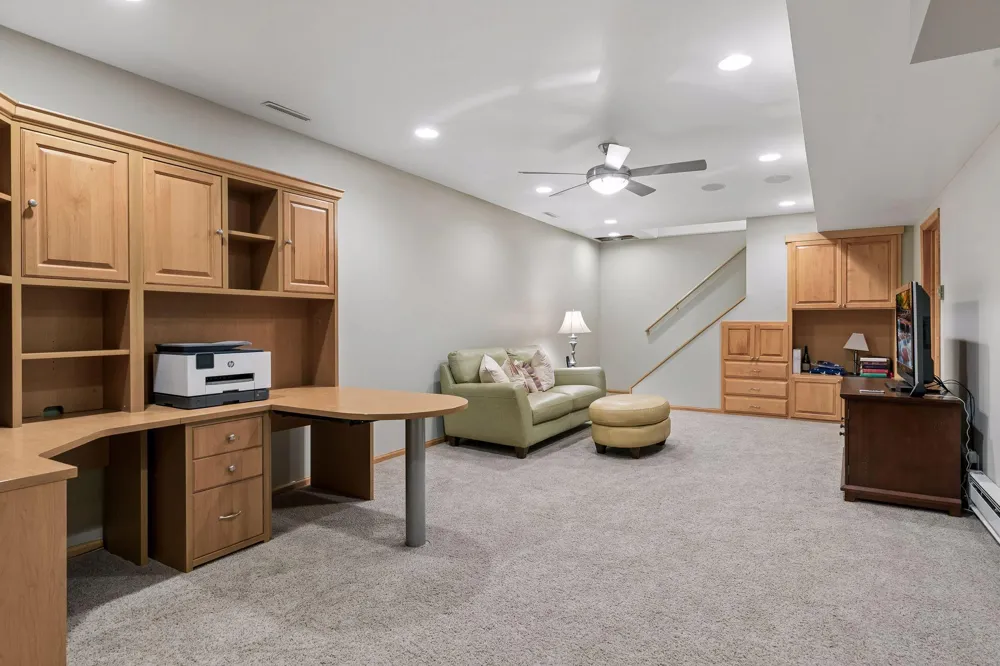 991 Caren Court Mendota Heights, MN 55118