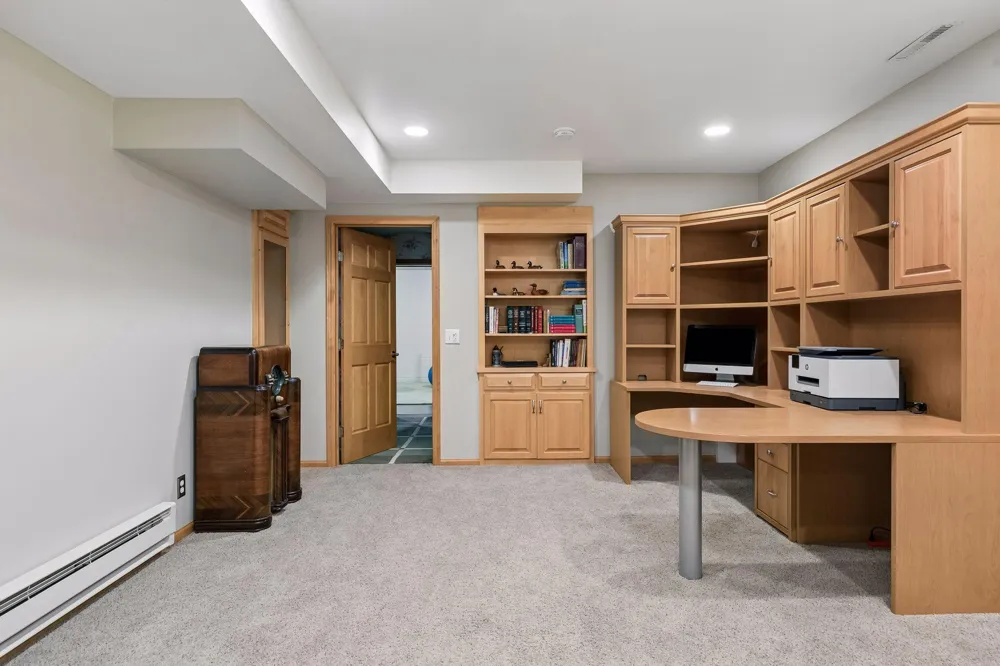 991 Caren Court Mendota Heights, MN 55118