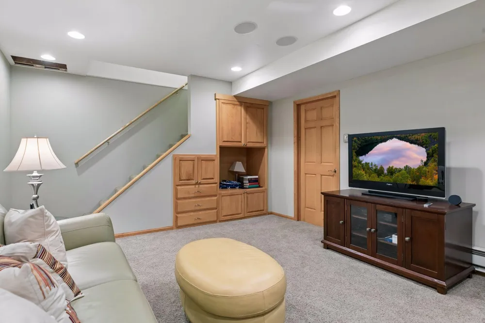 991 Caren Court Mendota Heights, MN 55118