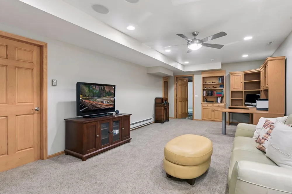 991 Caren Court Mendota Heights, MN 55118