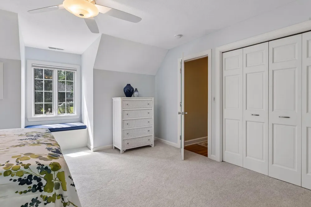 991 Caren Court Mendota Heights, MN 55118