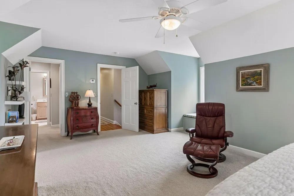 991 Caren Court Mendota Heights, MN 55118