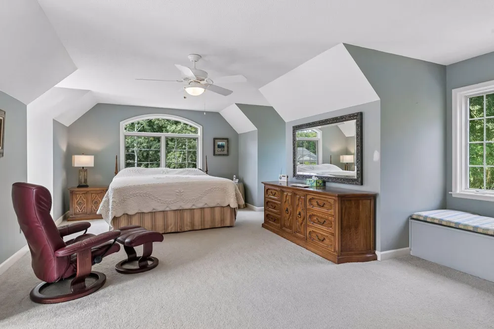 991 Caren Court Mendota Heights, MN 55118