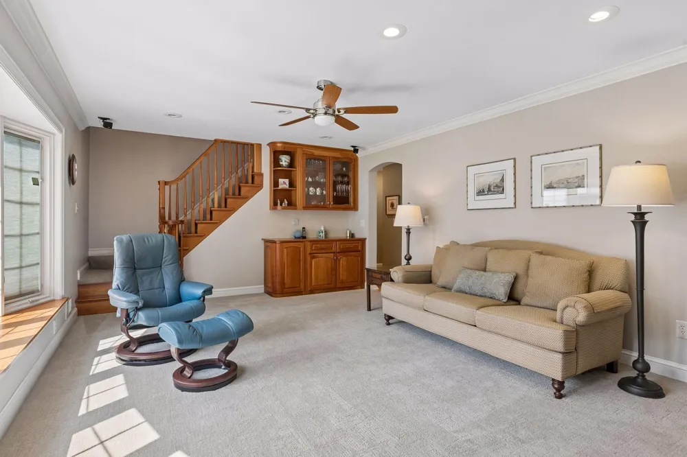 991 Caren Court Mendota Heights, MN 55118