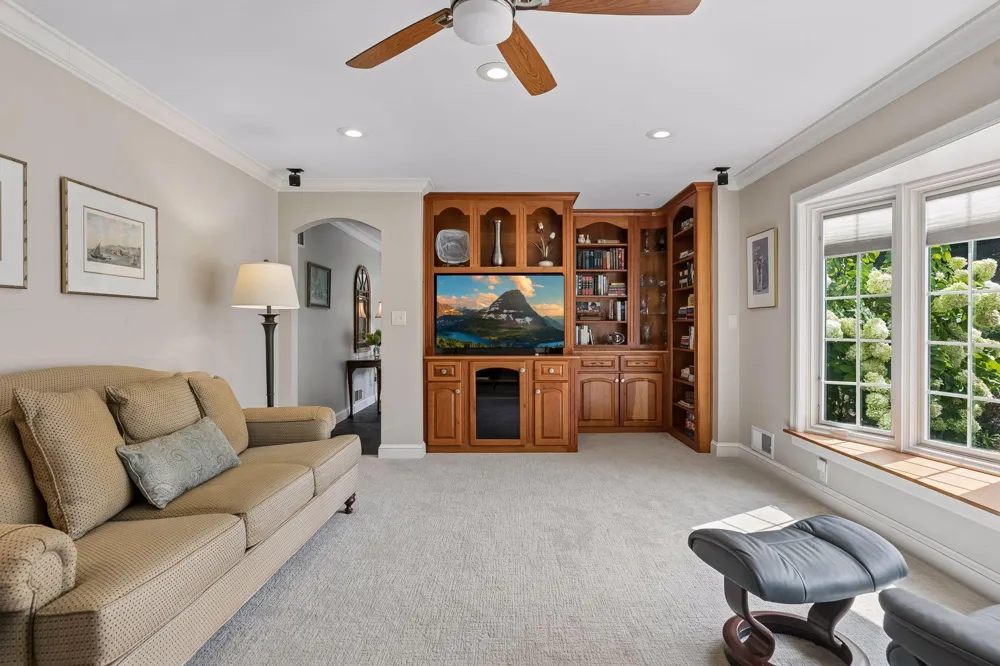 991 Caren Court Mendota Heights, MN 55118
