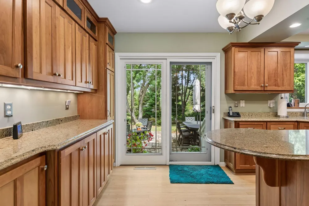 991 Caren Court Mendota Heights, MN 55118