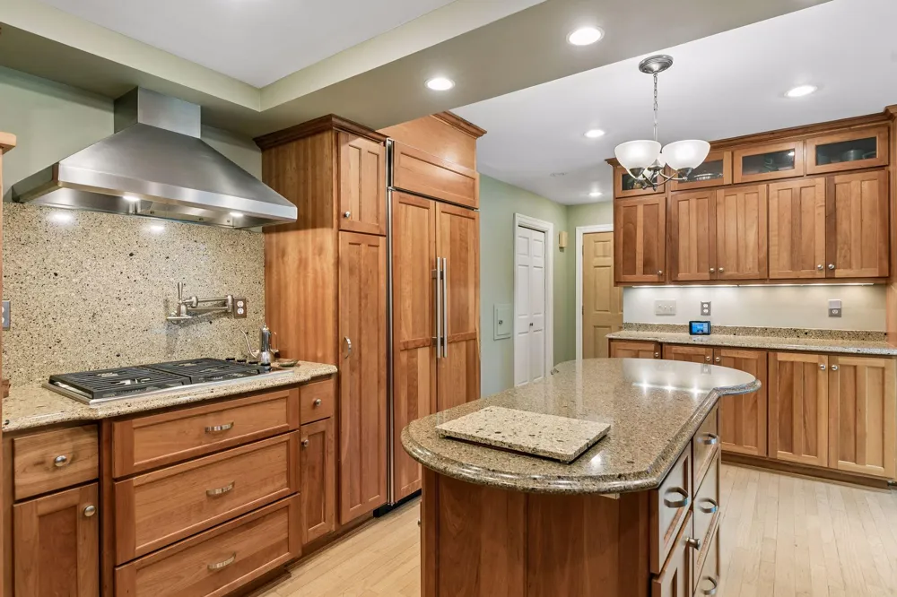 991 Caren Court Mendota Heights, MN 55118