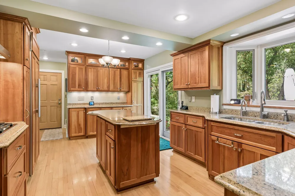 991 Caren Court Mendota Heights, MN 55118