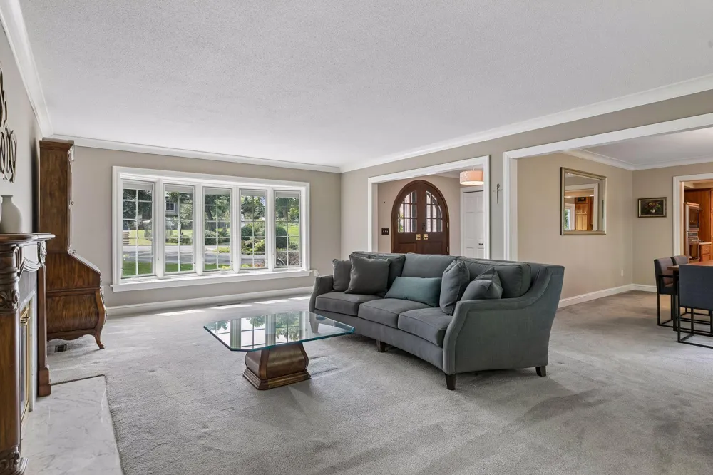 991 Caren Court Mendota Heights, MN 55118