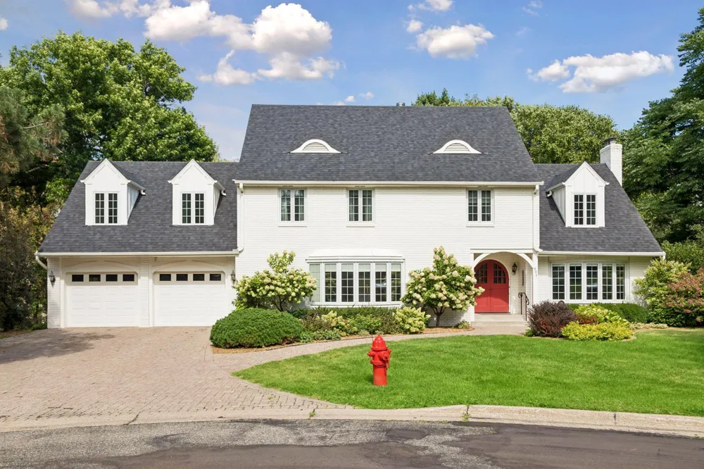 991 Caren Court Mendota Heights, MN 55118