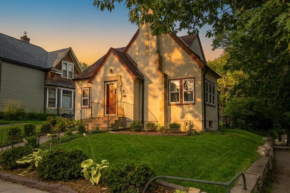 1084 Bradley Street Saint Paul, MN 55130