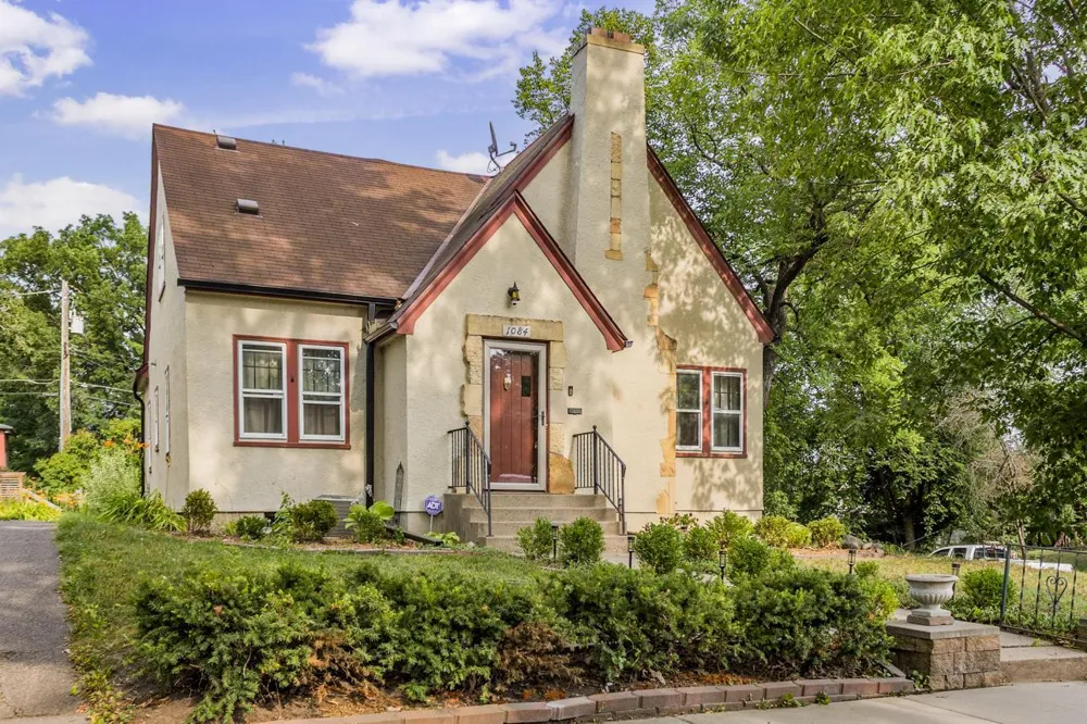 1084 Bradley Street Saint Paul, MN 55130