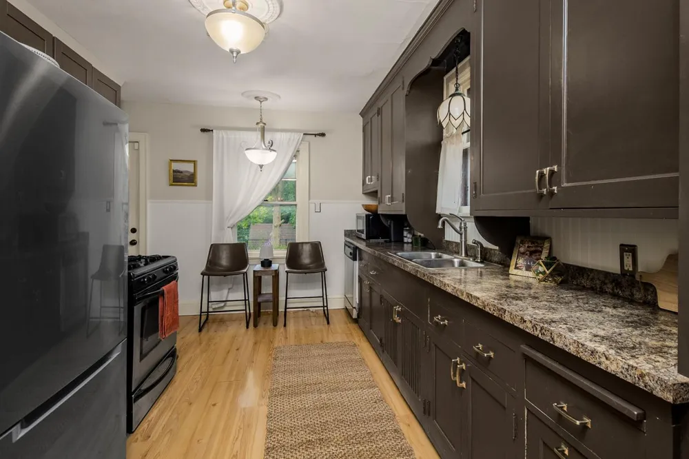 1084 Bradley Street Saint Paul, MN 55130