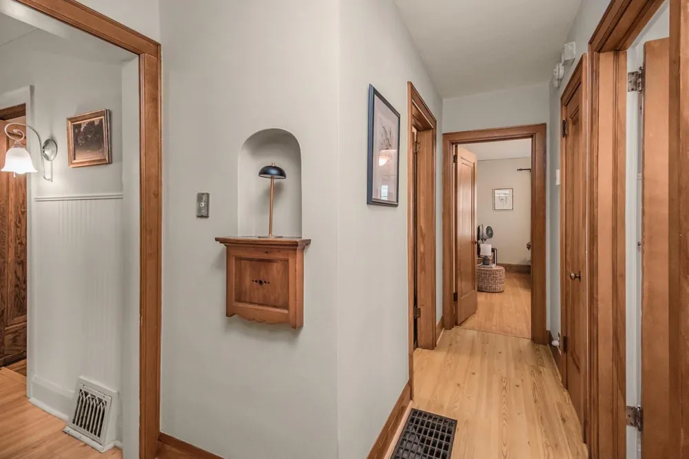 1084 Bradley Street Saint Paul, MN 55130