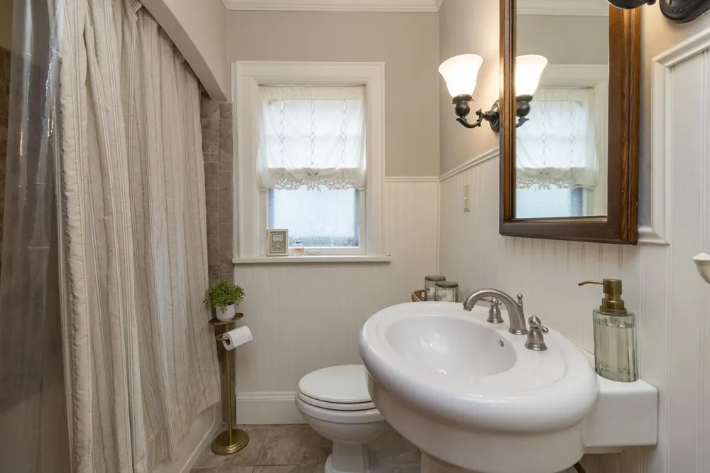 1084 Bradley Street Saint Paul, MN 55130