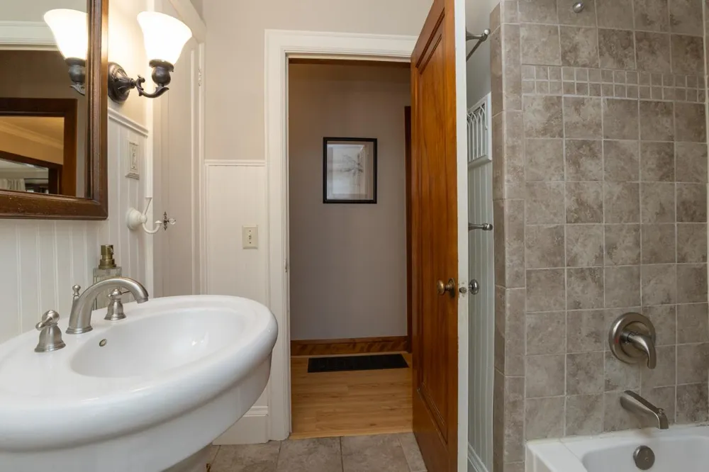1084 Bradley Street Saint Paul, MN 55130