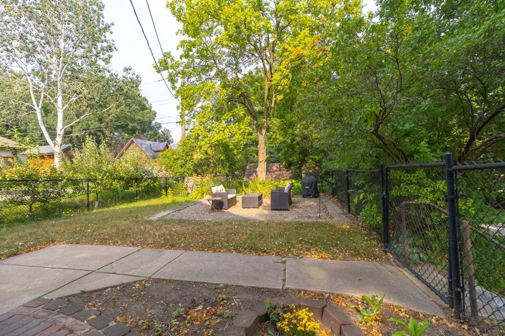 1084 Bradley Street Saint Paul, MN 55130