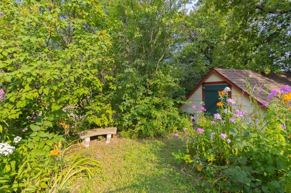 1084 Bradley Street Saint Paul, MN 55130
