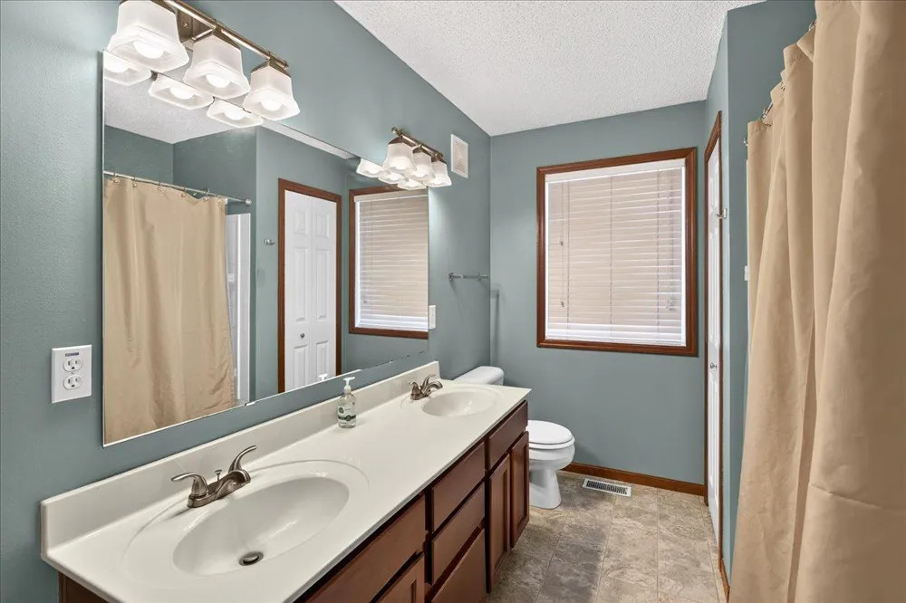 835 Willow Glen Court Buffalo, MN 55313