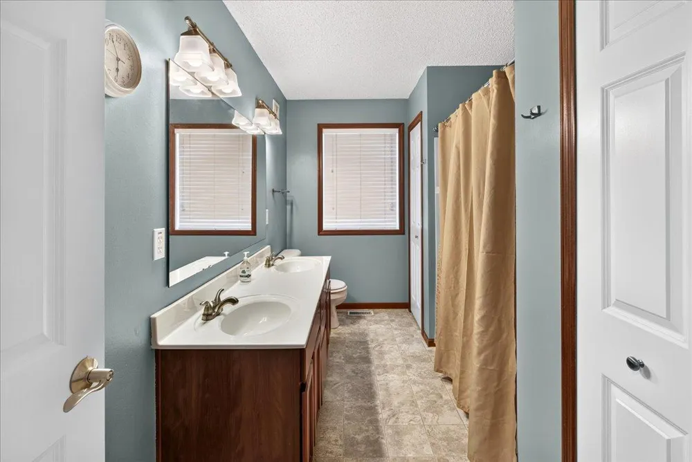 835 Willow Glen Court Buffalo, MN 55313