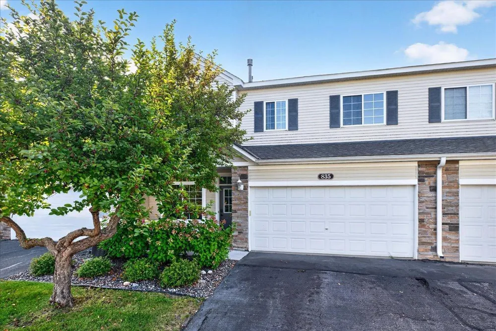 835 Willow Glen Court Buffalo, MN 55313