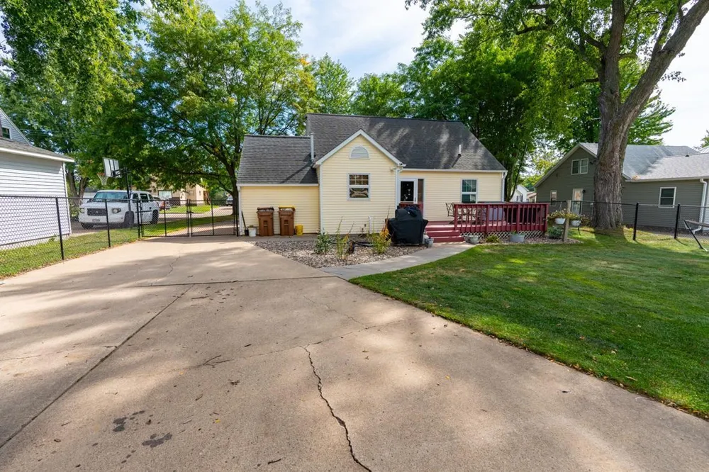 548 W Hudson Street Mondovi, WI 54755