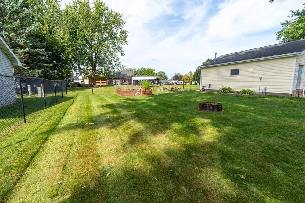548 W Hudson Street Mondovi, WI 54755