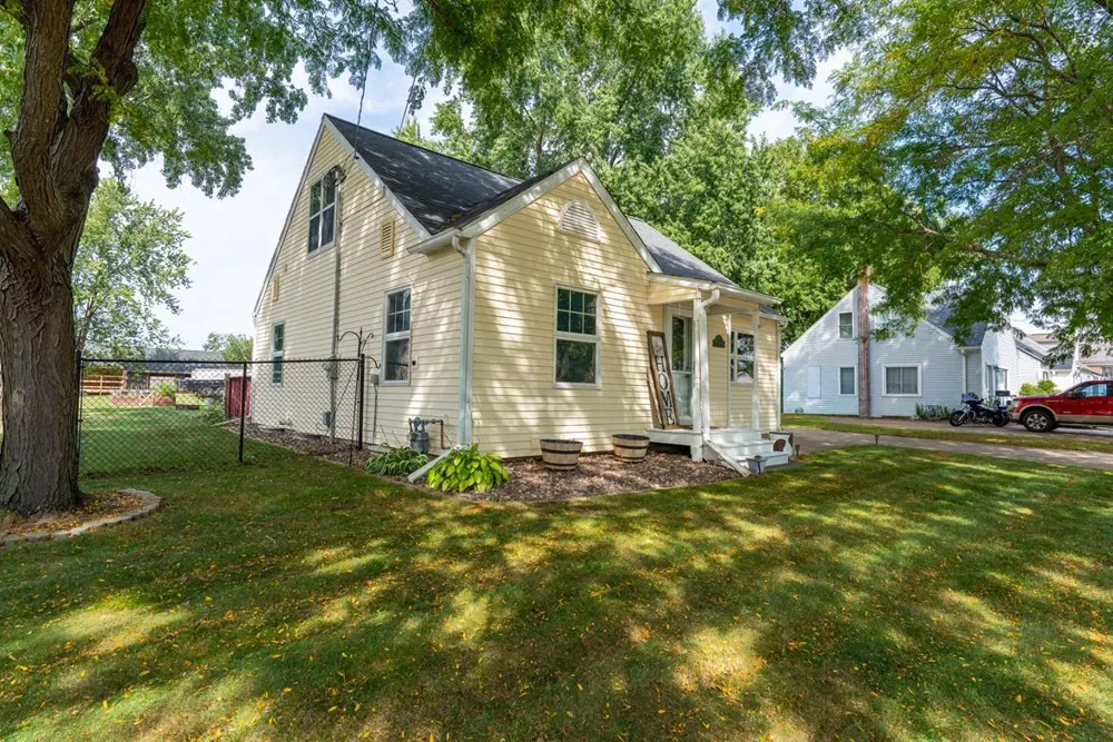 548 W Hudson Street Mondovi, WI 54755