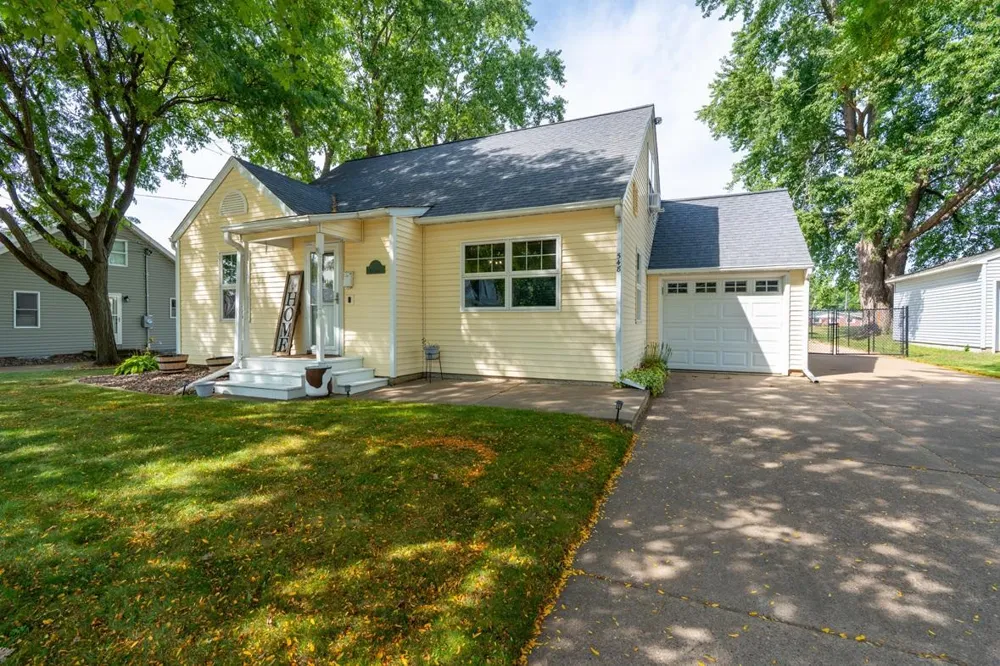 548 W Hudson Street Mondovi, WI 54755