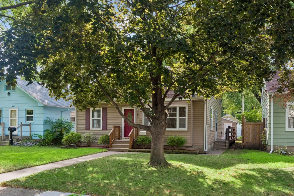 3637 Orchard Avenue Robbinsdale, MN 55422